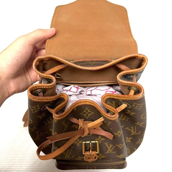 Louis Vuitton Montsouris MM Backpack - Picture 8 of 16